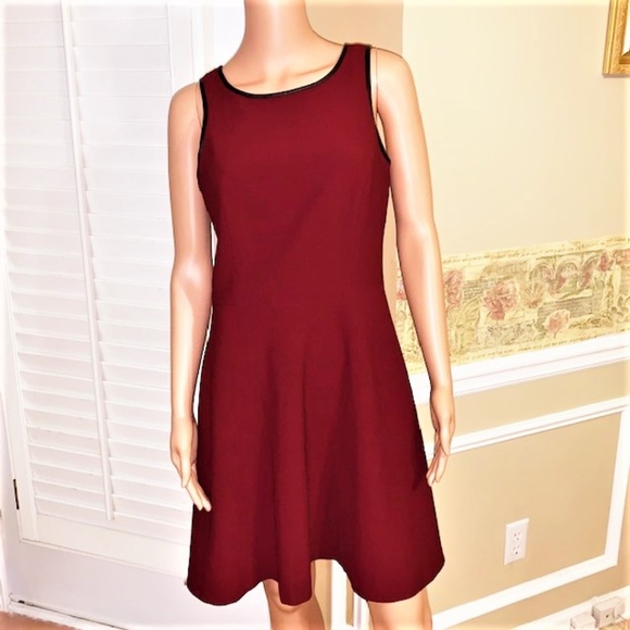 Gianni Bini Dresses & Skirts - GIANNI BINI Classy Sleeveless Skater Dress